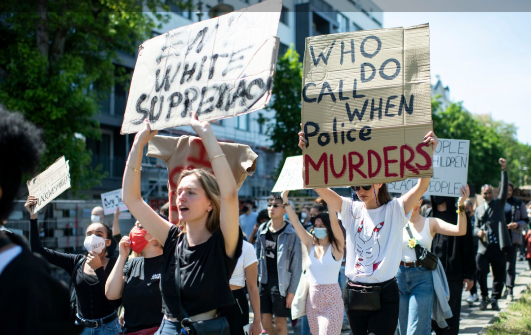 反种族歧视抗议蔓延全球 美国驻多国使领馆被包围 这一幕载入史册!