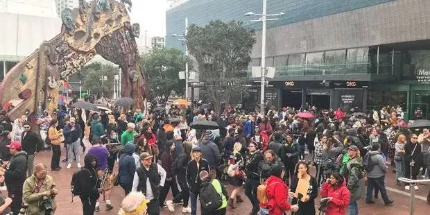 反种族歧视抗议蔓延全球 美国驻多国使领馆被包围 这一幕载入史册!