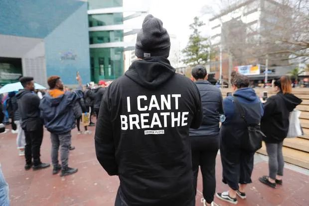 反种族歧视抗议蔓延全球 美国驻多国使领馆被包围 这一幕载入史册!