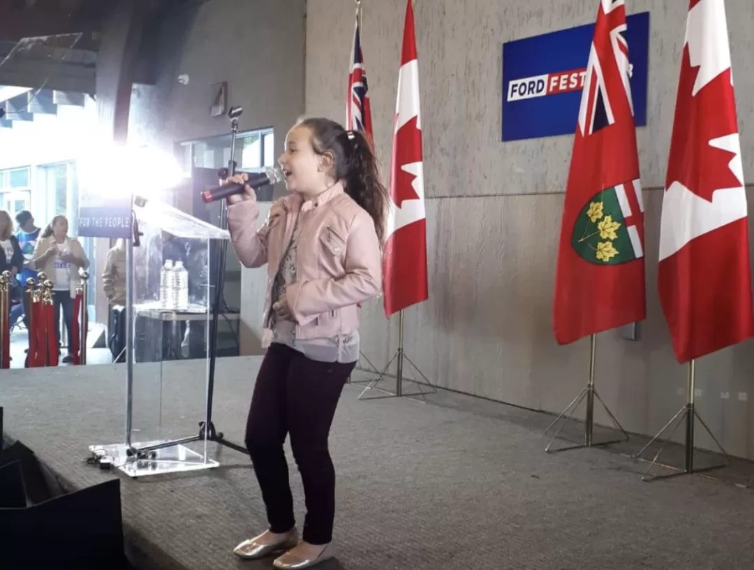 励志! 加拿大10岁女孩遭霸凌 发奋成为美国偶像 巨星评委: 看谁还敢欺负你!