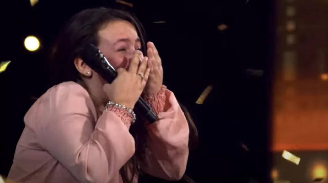 励志! 加拿大10岁女孩遭霸凌 发奋成为美国偶像 巨星评委: 看谁还敢欺负你!
