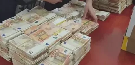 疫情下 华人夫妇惨遭抄家 全部财产充公! 20年奋斗一夜成空!