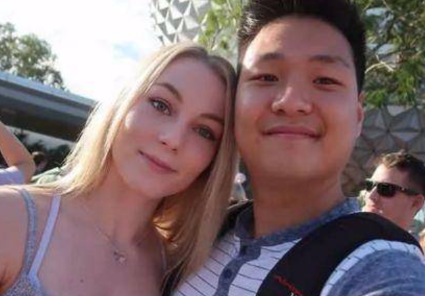 怒! 华裔男当街被骂: 把手从白人女孩身上拿开! 挥刀威胁下 歧视令人发指