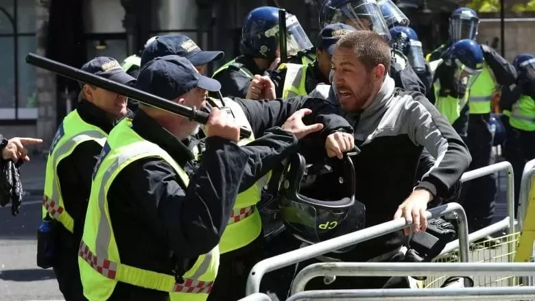 ​加拿大又爆游行! 温哥华抗议者封桥堵路要