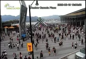 温哥华市中心瘫了! 游行再爆发 示威者肉身拦路 沿路商家紧急关店!