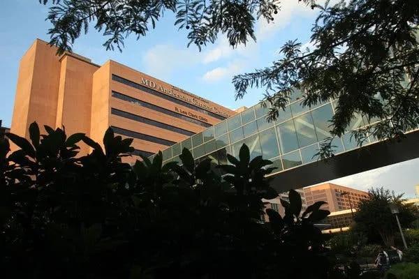 美FBI雇华人举报华裔科学家，76人被判刑、驱逐出境