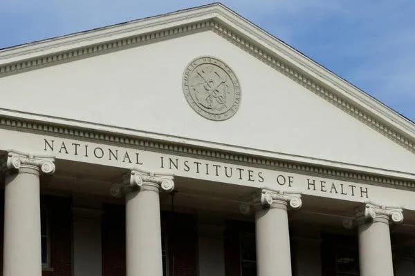 美FBI雇华人举报华裔科学家，76人被判刑、驱逐出境
