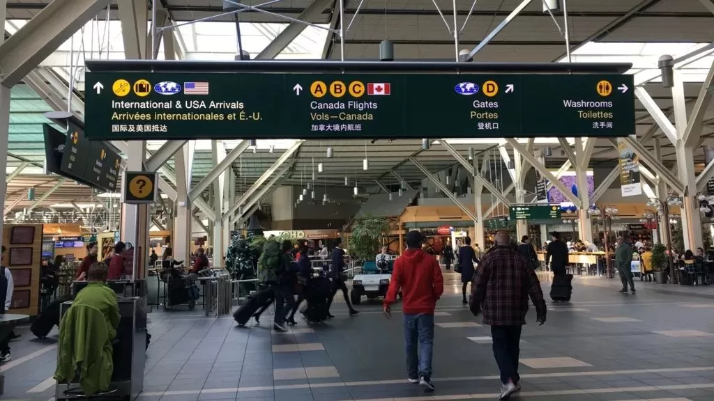 加拿大华人大妈闹YVR机场: 送我去酒店 我不要睡隔离点! 结局惊呆