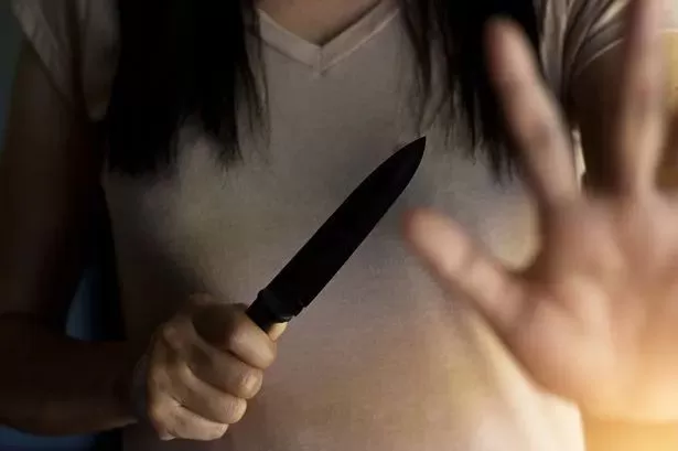 震惊全国! UBC华人女学生遭警察踩头施暴 穿着内衣被拖出公寓楼! 视频曝光!