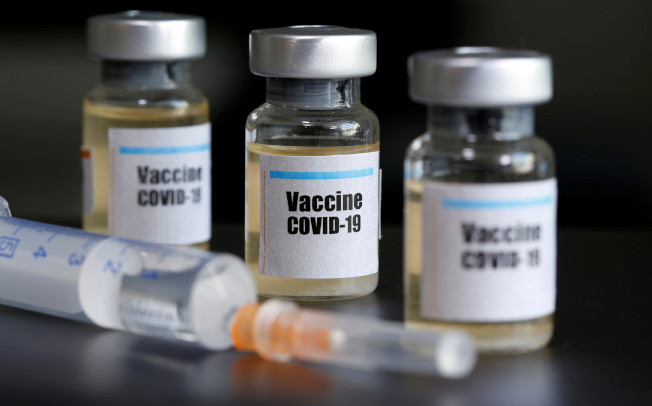 新冠病毒疫苗研发正在努力进行，量产准备已经待命。（路透）
