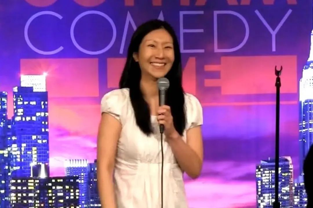 牛! 华人美女辞去百万年薪工作 专门干这事 一上台惊艳所有老外!