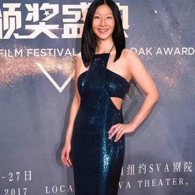 牛! 华人美女辞去百万年薪工作 专门干这事 一上台惊艳所有老外!