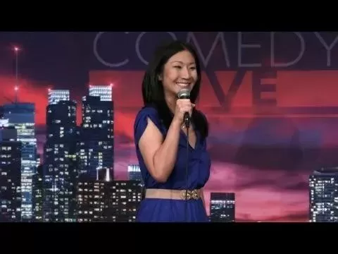 牛! 华人美女辞去百万年薪工作 专门干这事 一上台惊艳所有老外!