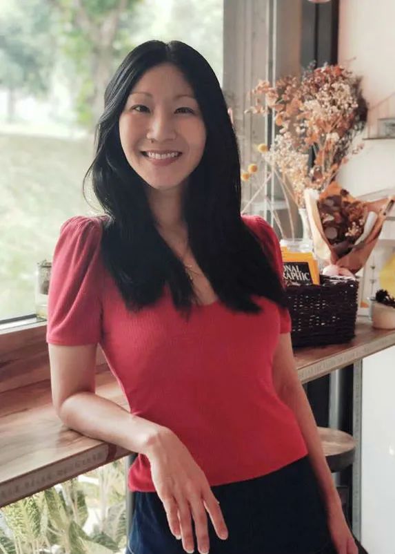 牛! 华人美女辞去百万年薪工作 专门干这事 一上台惊艳所有老外!