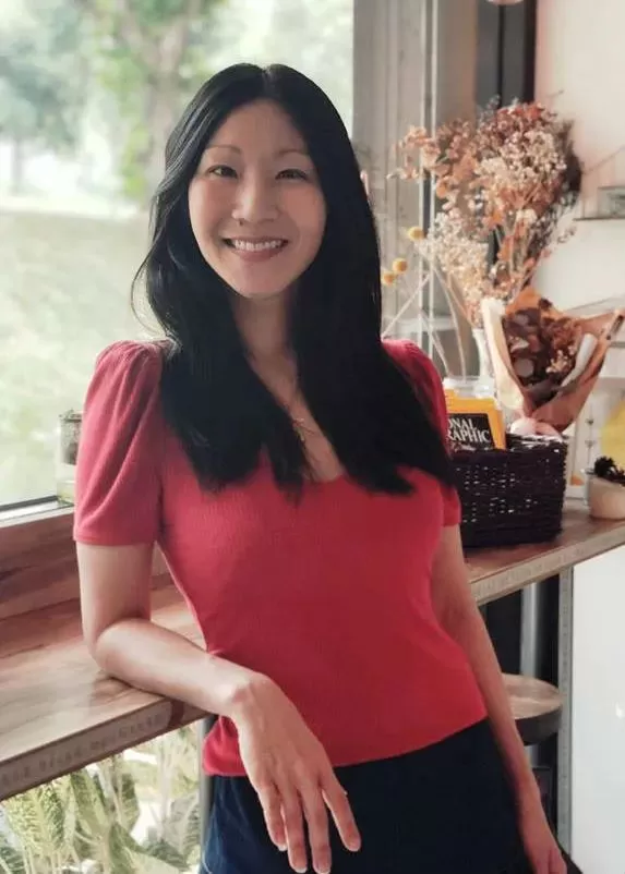 牛! 华人美女辞去百万年薪工作 专门干这事 一上台惊艳所有老外!