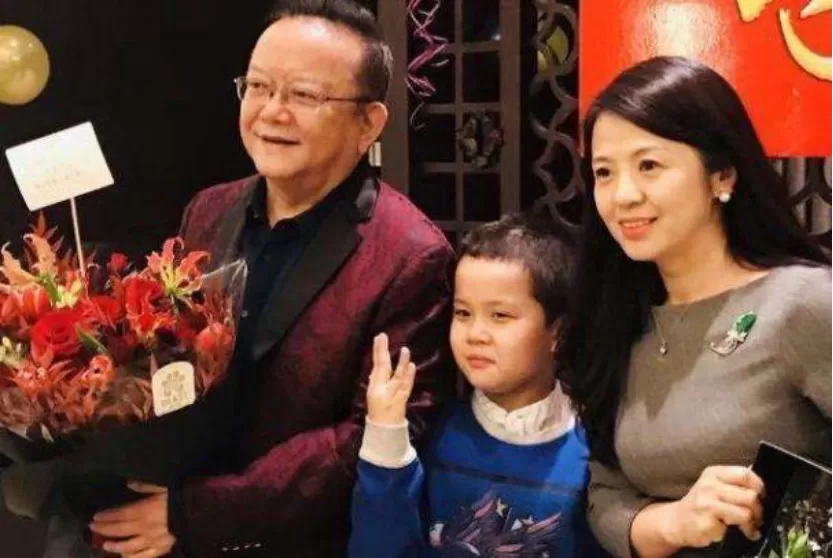 国宝级华人男明星经历三婚 痴心小20岁娇妻 供其每月上百万花销