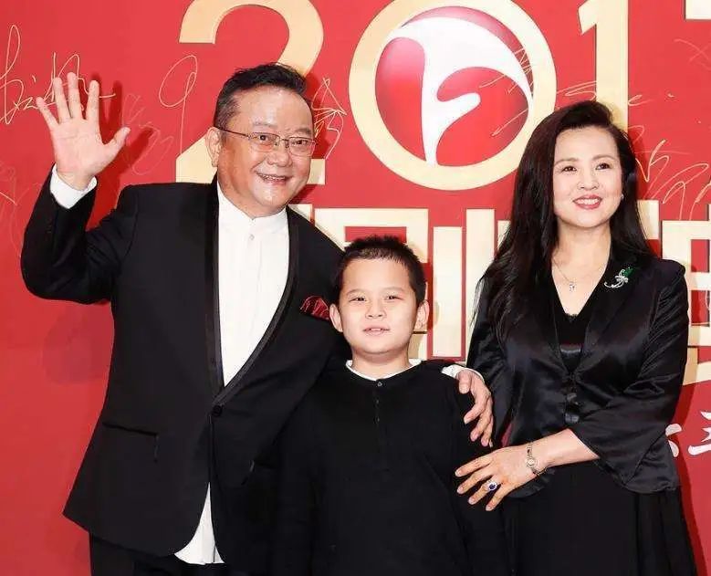 国宝级华人男明星经历三婚 痴心小20岁娇妻 供其每月上百万花销