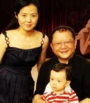 国宝级华人男明星经历三婚 痴心小20岁娇妻 供其每月上百万花销
