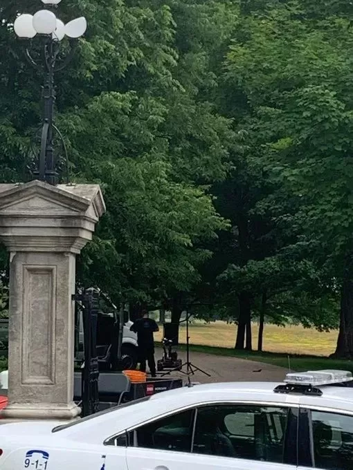 突发! 特鲁多家遭武装分子持长枪闯入! 警察封路重重包围 装甲车出动! 全国惊魂