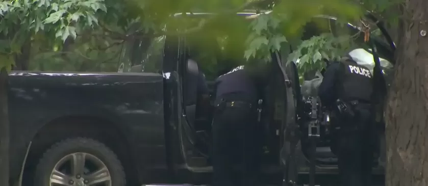 突发! 特鲁多家遭武装分子持长枪闯入! 警察封路重重包围 装甲车出动! 全国惊魂