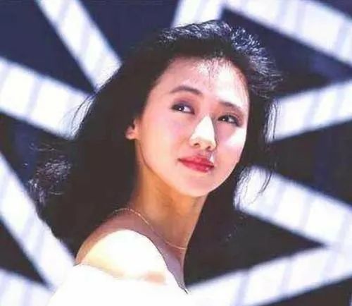 华人艳星惨进ICU 险没命! 当年一脱成名 投靠亿万富豪 如今竟落魄到…