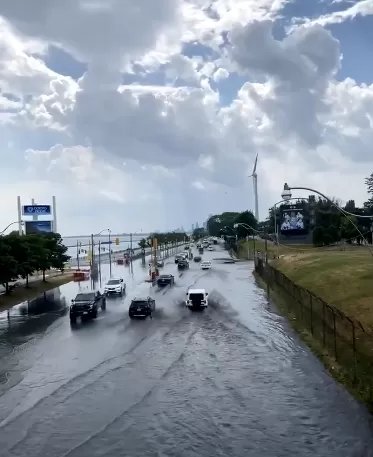 恐怖! 加拿大遭重大洪水袭击 雷暴狂劈…极端灾难攻城 一片哀嚎