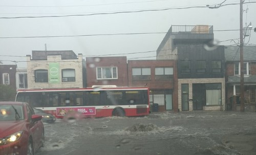 恐怖! 加拿大遭重大洪水袭击 雷暴狂劈…极端灾难攻城 一片哀嚎