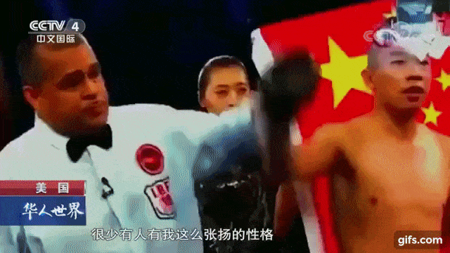威猛! 黑人男子砸华人家门 惨遭华裔拳王暴揍 老板娘端出猎枪就上!