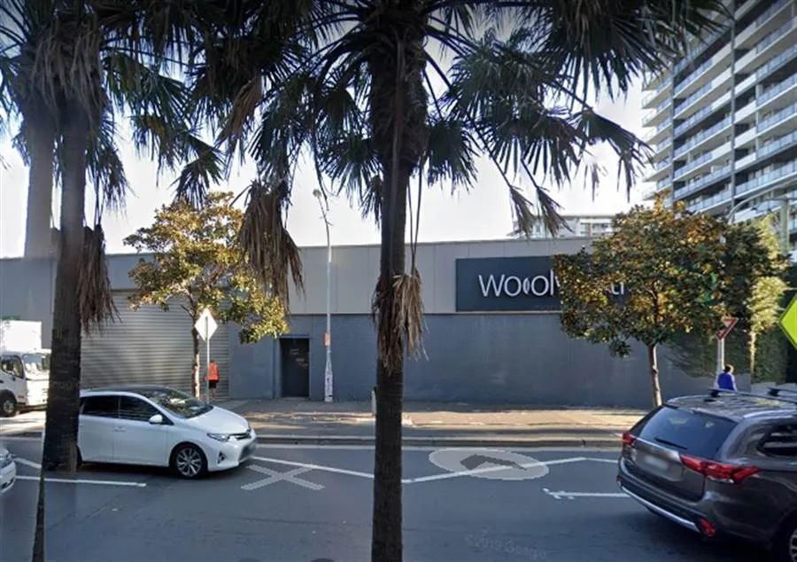 诡异! 19岁华人美女留学生离奇死亡 尸体伤痕累累 男友刚刚跳楼!