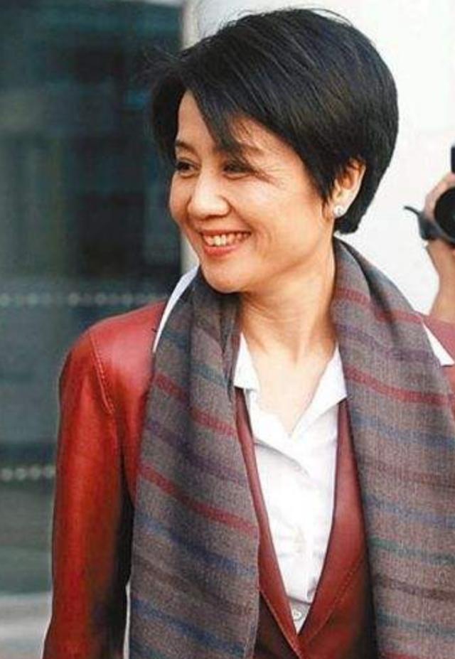 梁安琪：14岁打工，29岁成“赌王”四姨太，如今身价30亿美金