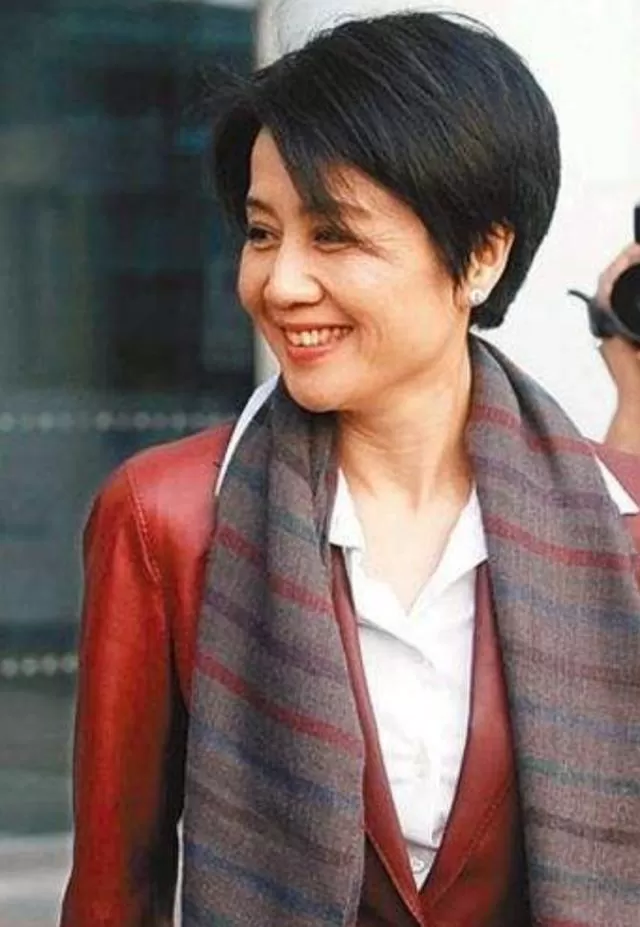 梁安琪：14岁打工，29岁成“赌王”四姨太，如今身价30亿美金