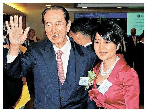 梁安琪：14岁打工，29岁成“赌王”四姨太，如今身价30亿美金