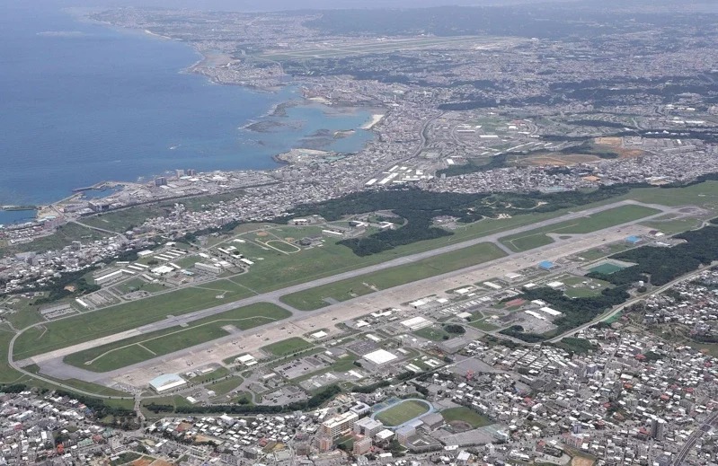 日本冲绳县内的普天间海军陆战队航空基地5月20日空拍照。 路透／读卖新闻