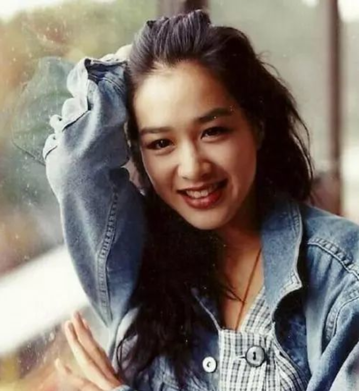 加拿大华人女星撩遍天王 却因生3女儿遭婆婆嫌弃 50岁高龄拼4胎!