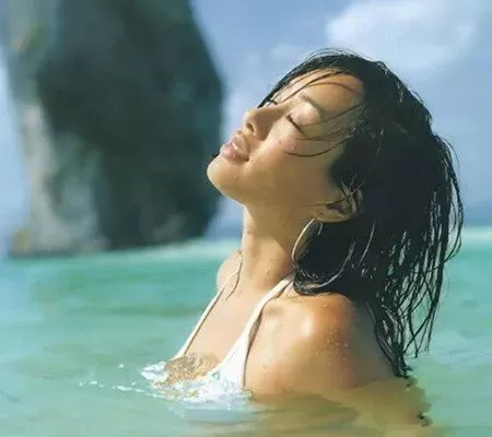 加拿大华人女星撩遍天王 却因生3女儿遭婆婆嫌弃 50岁高龄拼4胎!