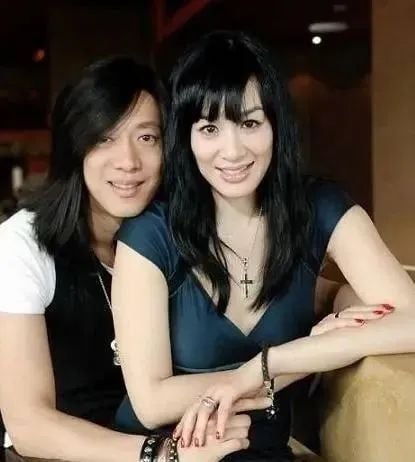 加拿大华人女星撩遍天王 却因生3女儿遭婆婆嫌弃 50岁高龄拼4胎!