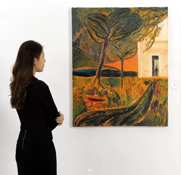 华裔画家自杀半年后，作品从十万涨到上千万，炒作还是当代梵高?