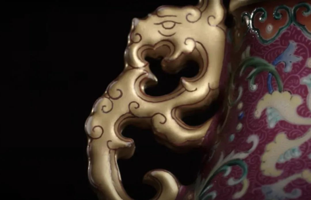 欧洲大妈在自家老房子里发现一中国花瓶 一夜之间变千万富婆!