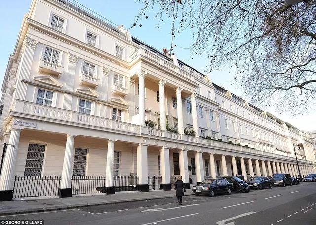 地表最强90后：英女王是他家“租客”，未来国王认他当“干爹”