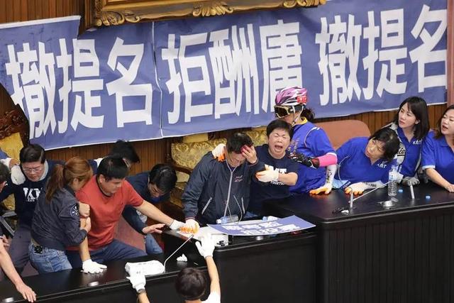 国民党和民进党打了一个星期，到底没有挡住陈菊丨台湾一周