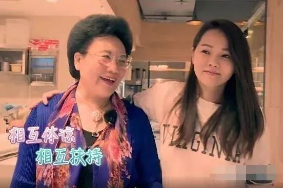 回国机票反复取消 华人妈妈崩溃 再待下去 就要和婆婆不共戴天了!