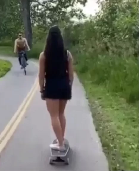 惊了! 加拿大华人妹子遭半裸男吐痰溅一脸 结果这货是一黑人白人亚裔混血