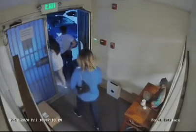 惨剧! 一群华人和入室歹徒激烈枪战 33岁华女中弹身亡 视频录下全过程!
