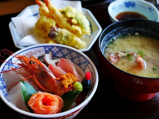 日本旅游每人每天补贴2万日元，但东京新一波疫情暴发，479名患者失联，七成民众反对政府发钱旅游