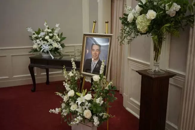 哀恸! 22岁北京小伙猝死美国 曾报名新冠测试 国内父母因疫情不能来 视频送别独子