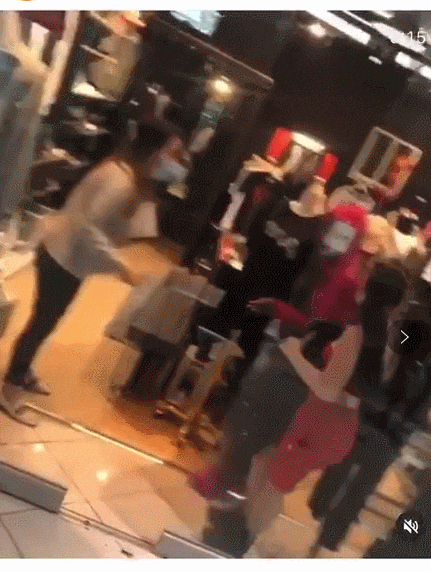 猖狂! 加拿大华人店铺遭明抢 彪悍女匪穿内衣来抢劫 华人老板娘竟...