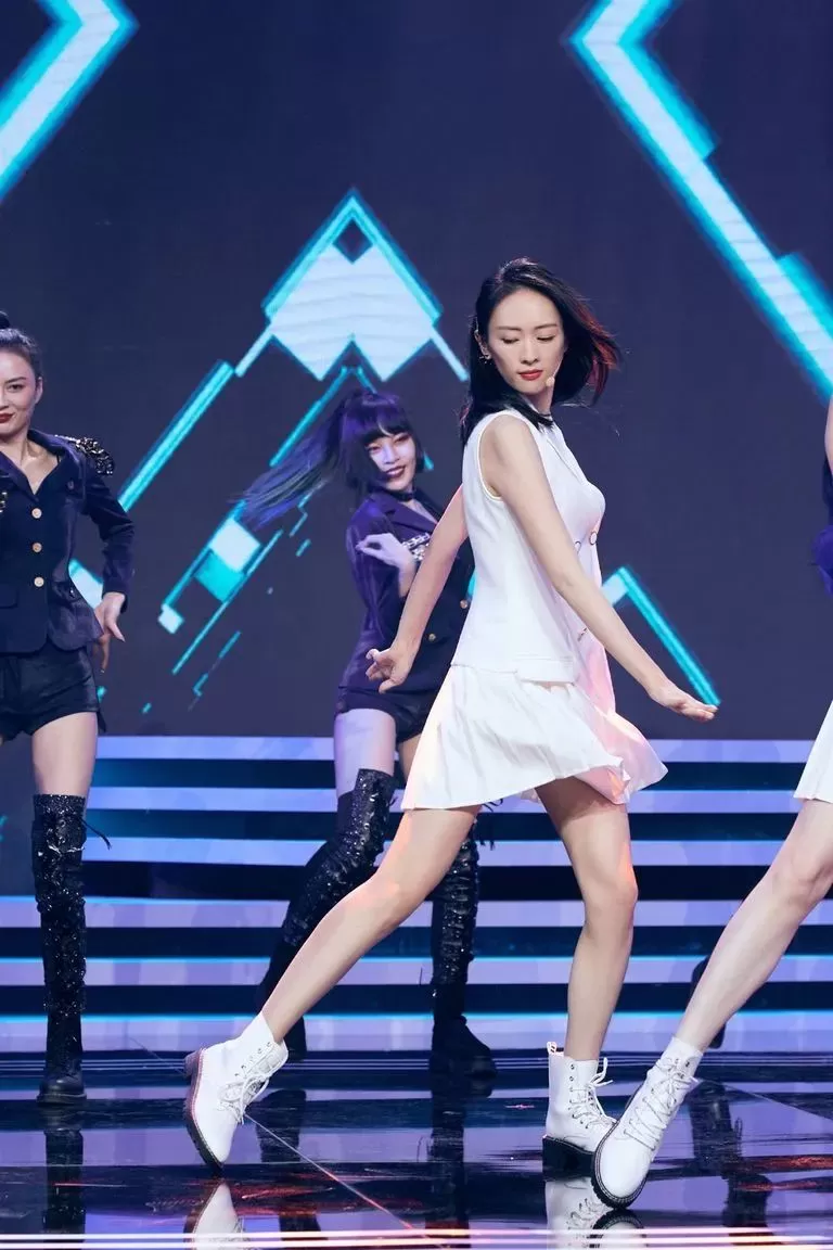 清纯女星曾被暴打雪藏 嫁大17岁富商熬出头 演人妻被出轨 火遍全网