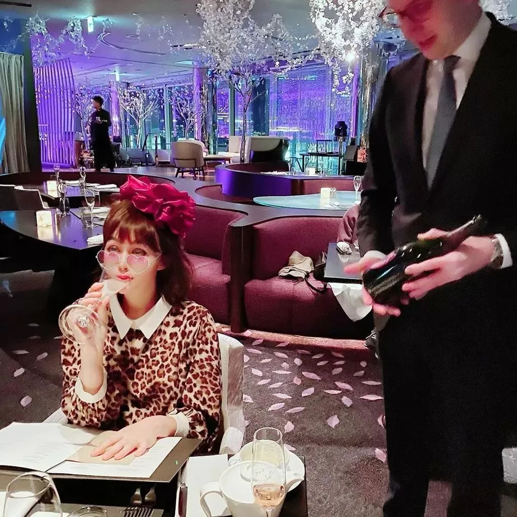 亚裔富家千金 奢华生活亮瞎人眼 征男友遭狂喷: 连李嘉诚都娶不起!