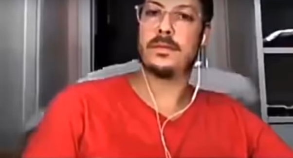 火了! 老婆不小心全裸出镜 正在采访的男主持人扭头说了这样一句