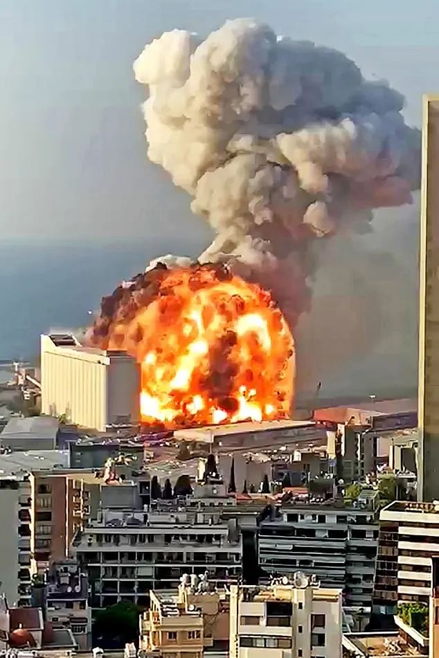 突发! 刚刚 黎巴嫩政府集体下台! 政府外大暴动 多人死伤 废墟之城再变炼狱!
